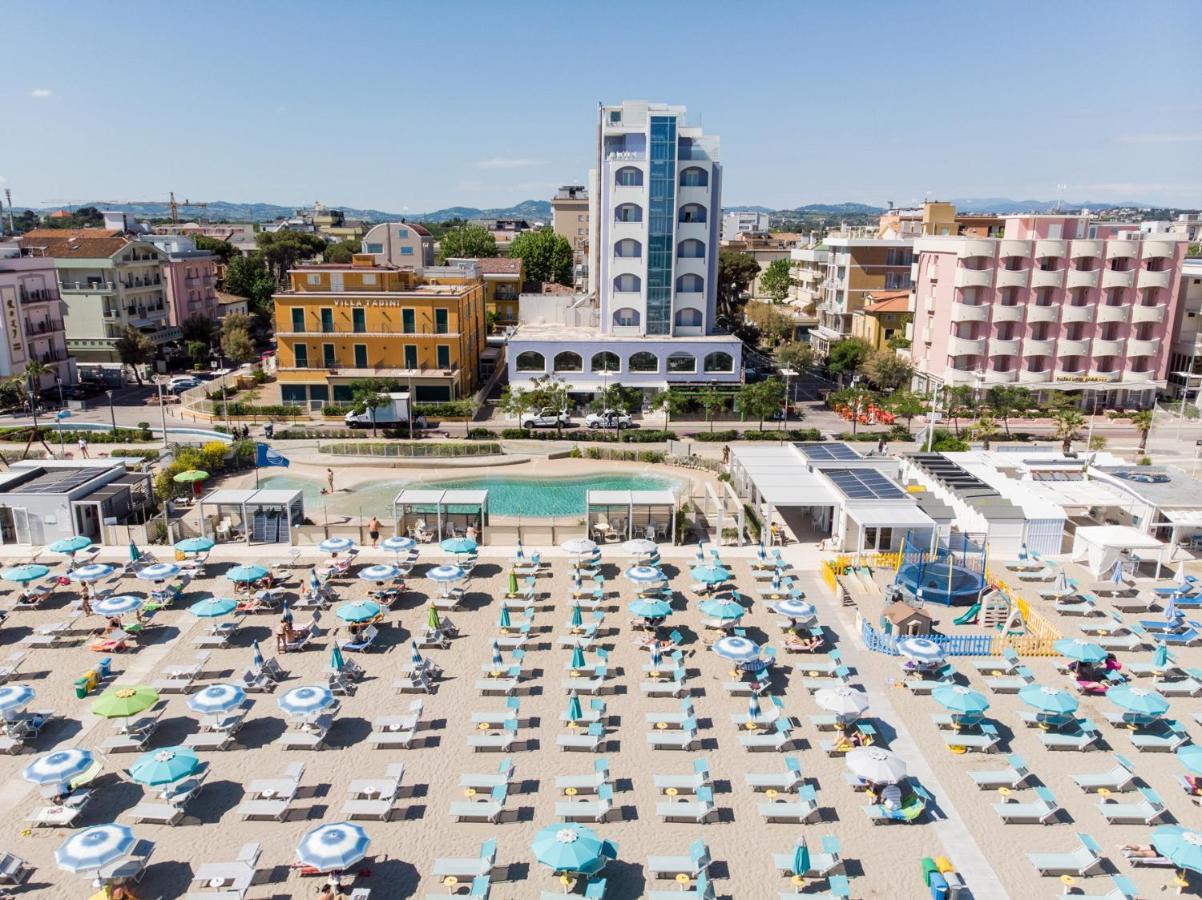 Hotel Alexandra - Beach Front - Healthy Xxl Breakfast & Brunch Until 12 30 - Parking Included Misano Adriatico Exteriér fotografie