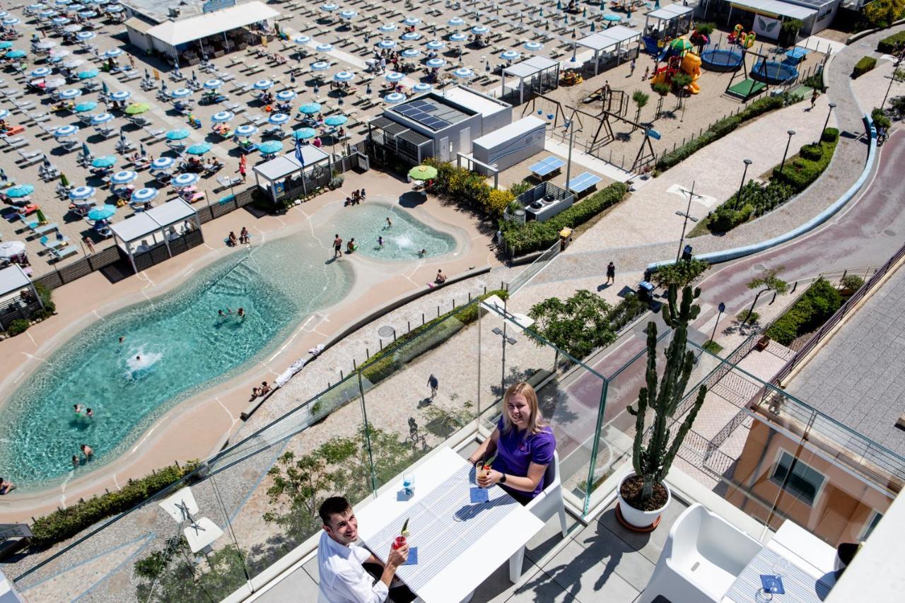 Hotel Alexandra - Beach Front - Healthy Xxl Breakfast & Brunch Until 12 30 - Parking Included Misano Adriatico Exteriér fotografie