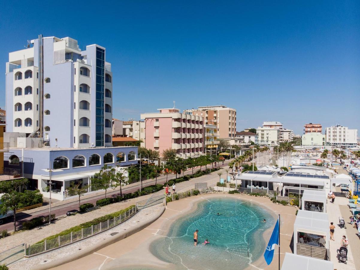 Hotel Alexandra - Beach Front - Healthy Xxl Breakfast & Brunch Until 12 30 - Parking Included Misano Adriatico Exteriér fotografie