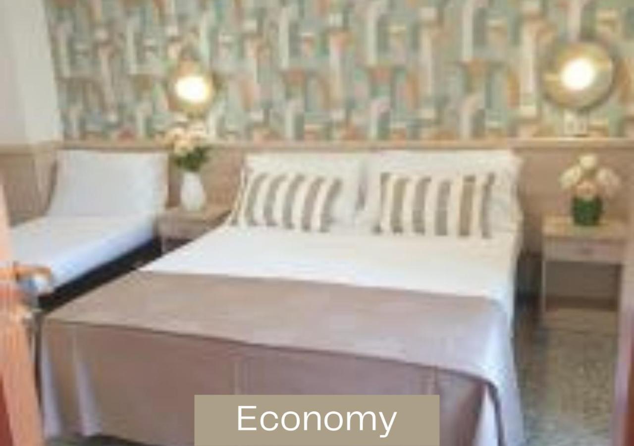 Hotel Alexandra - Beach Front - Healthy Xxl Breakfast & Brunch Until 12 30 - Parking Included Misano Adriatico Exteriér fotografie