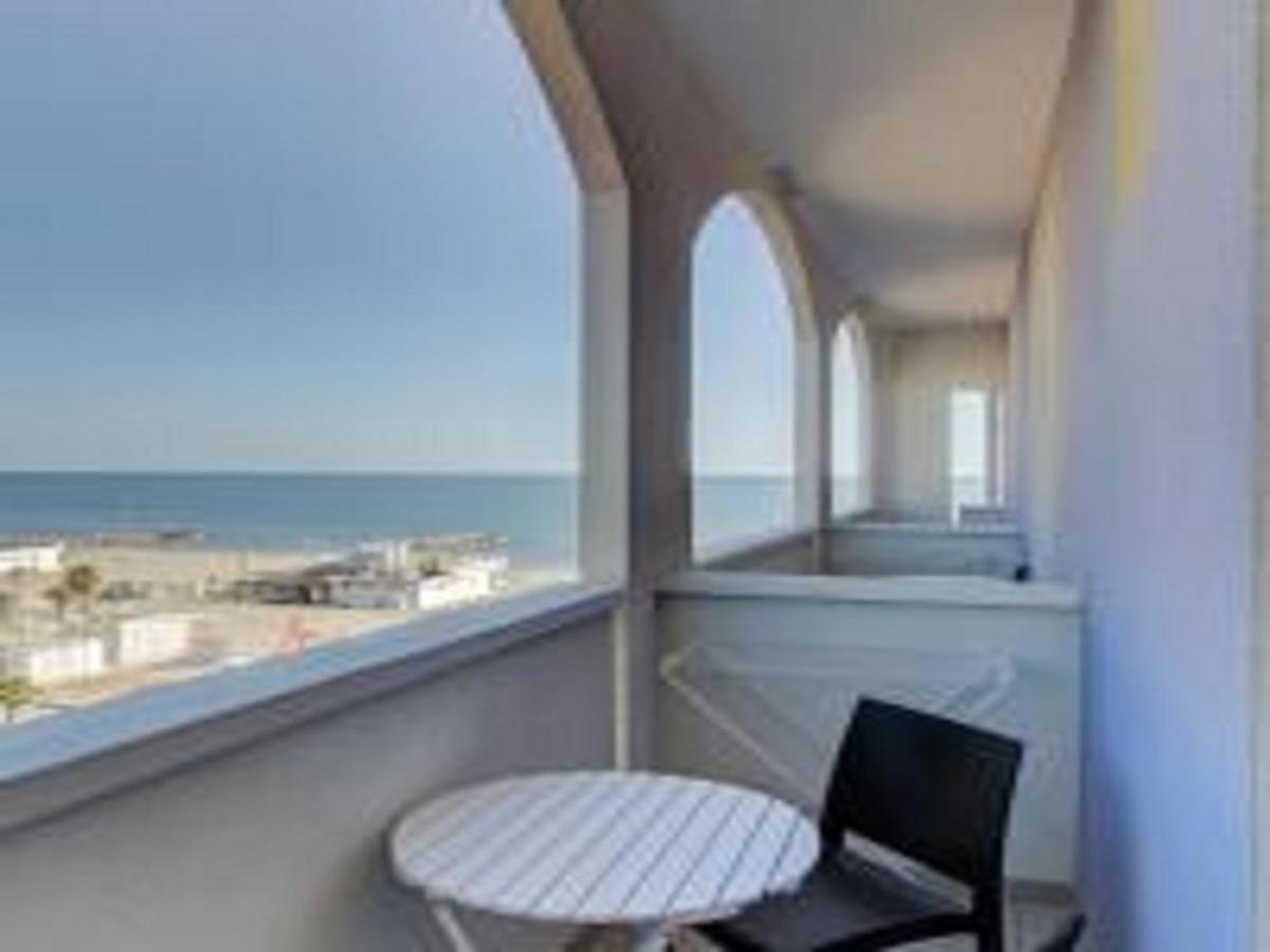 Hotel Alexandra - Beach Front - Healthy Xxl Breakfast & Brunch Until 12 30 - Parking Included Misano Adriatico Exteriér fotografie
