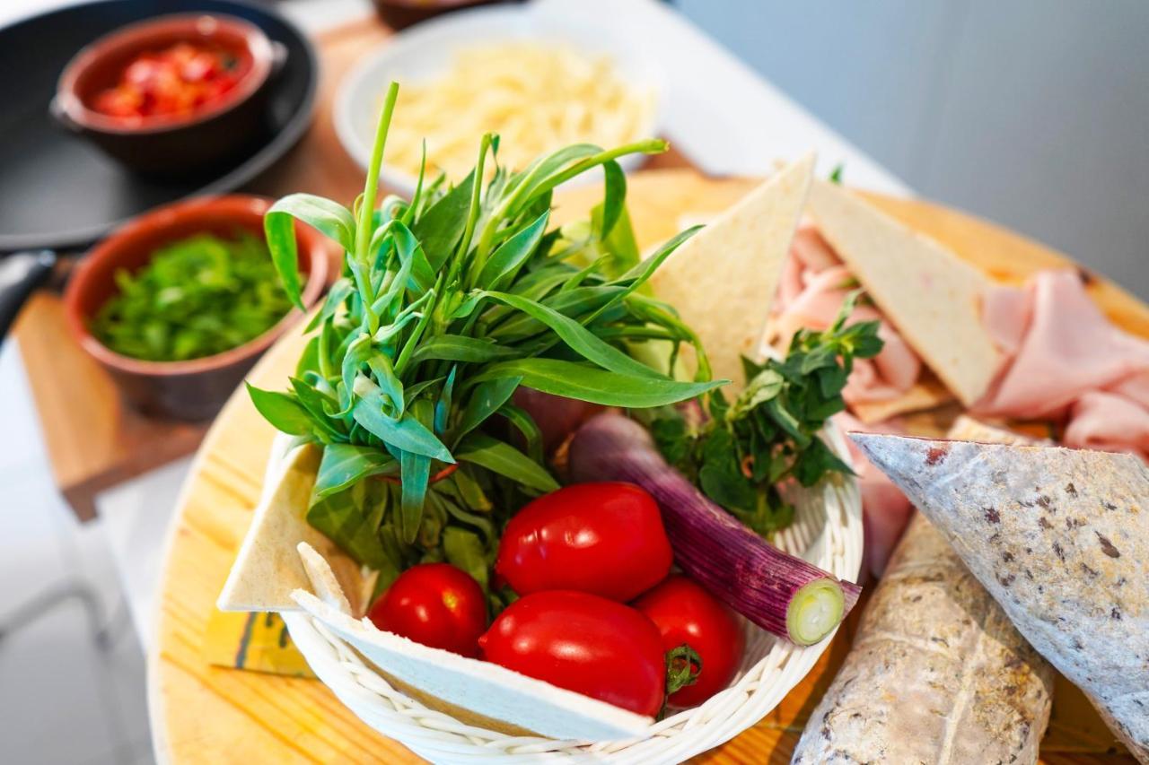 Hotel Alexandra - Beach Front - Healthy Xxl Breakfast & Brunch Until 12 30 - Parking Included Misano Adriatico Exteriér fotografie
