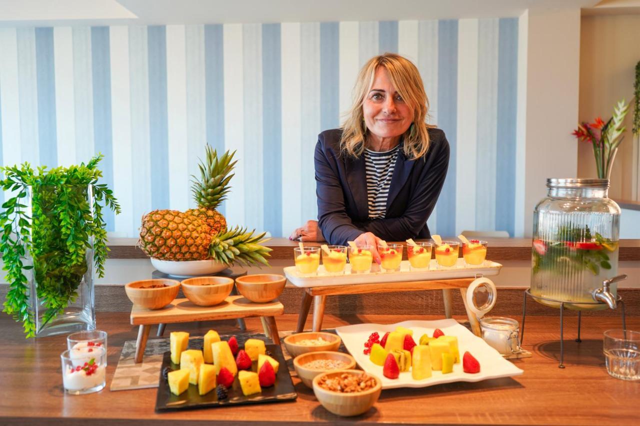 Hotel Alexandra - Beach Front - Healthy Xxl Breakfast & Brunch Until 12 30 - Parking Included Misano Adriatico Exteriér fotografie