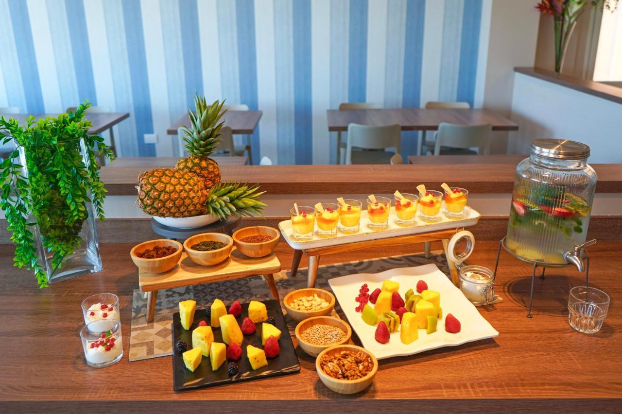 Hotel Alexandra - Beach Front - Healthy Xxl Breakfast & Brunch Until 12 30 - Parking Included Misano Adriatico Exteriér fotografie