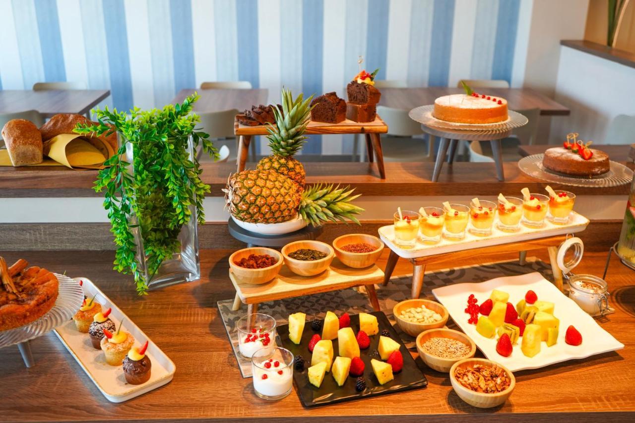 Hotel Alexandra - Beach Front - Healthy Xxl Breakfast & Brunch Until 12 30 - Parking Included Misano Adriatico Exteriér fotografie