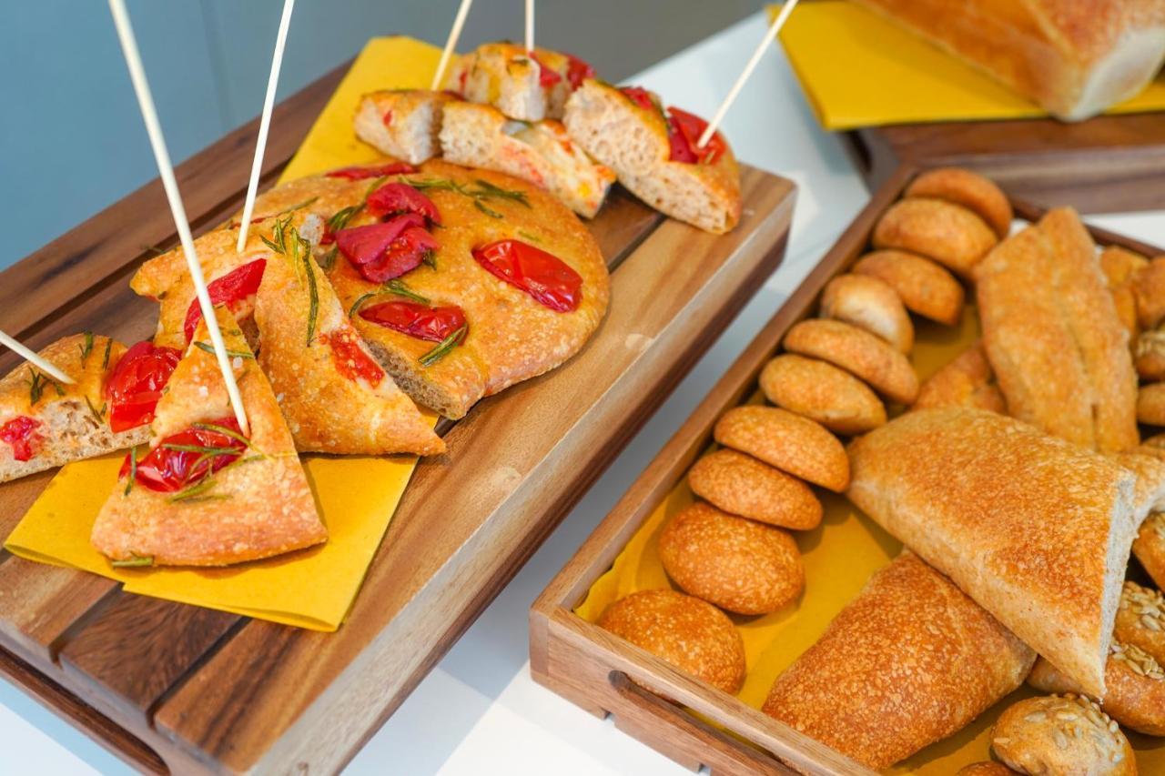 Hotel Alexandra - Beach Front - Healthy Xxl Breakfast & Brunch Until 12 30 - Parking Included Misano Adriatico Exteriér fotografie