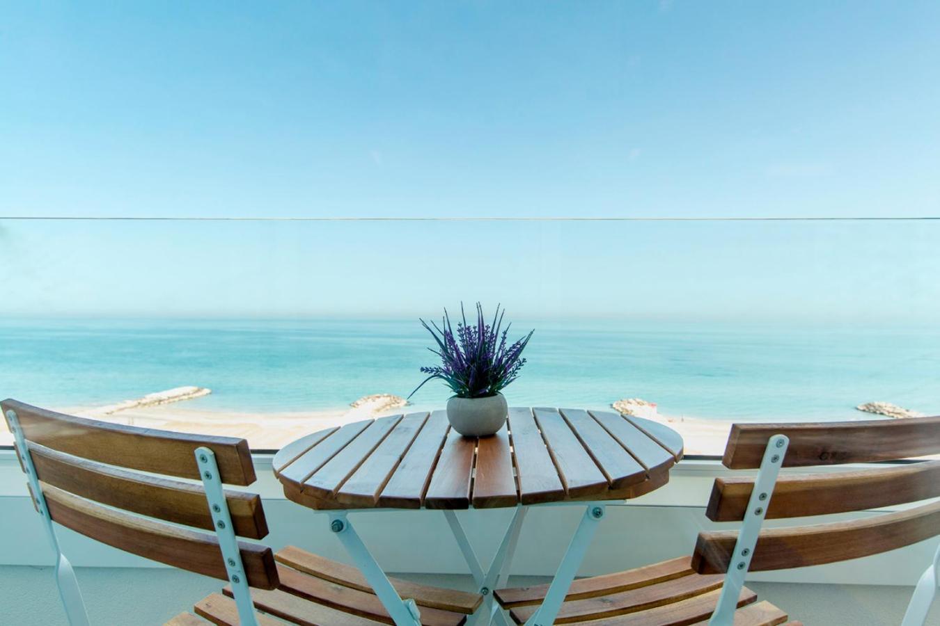 Hotel Alexandra - Beach Front - Healthy Xxl Breakfast & Brunch Until 12 30 - Parking Included Misano Adriatico Exteriér fotografie