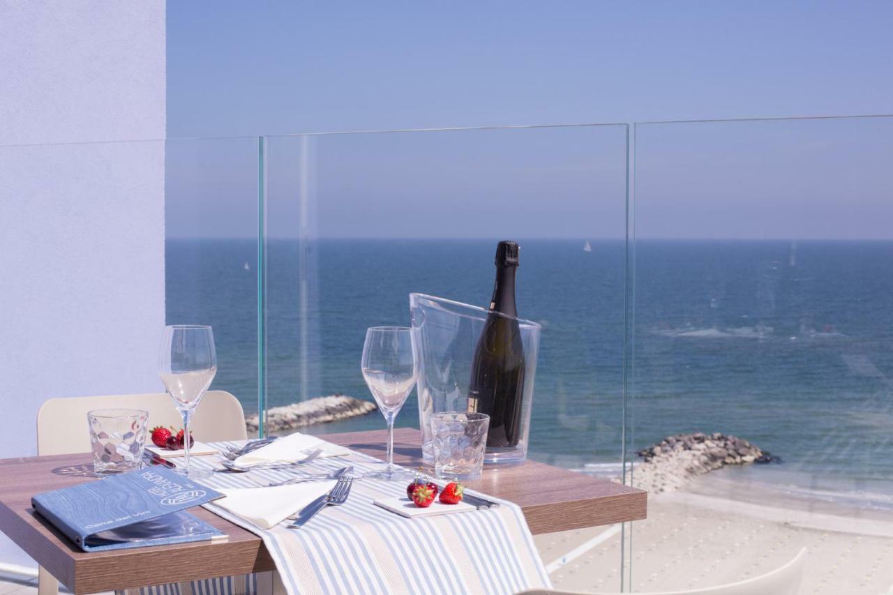 Hotel Alexandra - Beach Front - Healthy Xxl Breakfast & Brunch Until 12 30 - Parking Included Misano Adriatico Exteriér fotografie