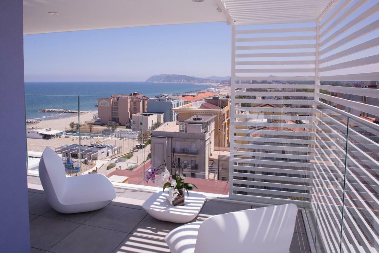 Hotel Alexandra - Beach Front - Healthy Xxl Breakfast & Brunch Until 12 30 - Parking Included Misano Adriatico Exteriér fotografie